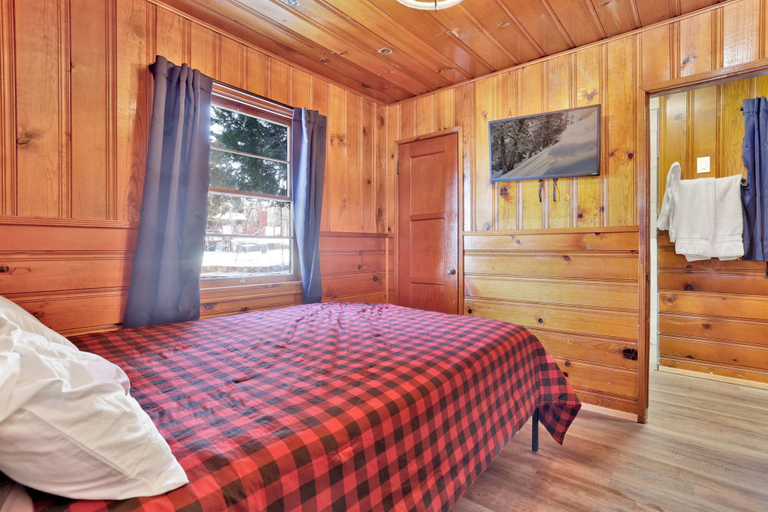 Bedroom 3, Lupine #106, San Bernardino