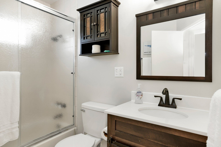 Bathroom 4, She's A Butte #2289, San Bernardino