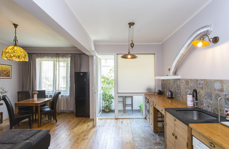 Room 2, Colorful 2bdr Apartment in the City Center, Stolichna