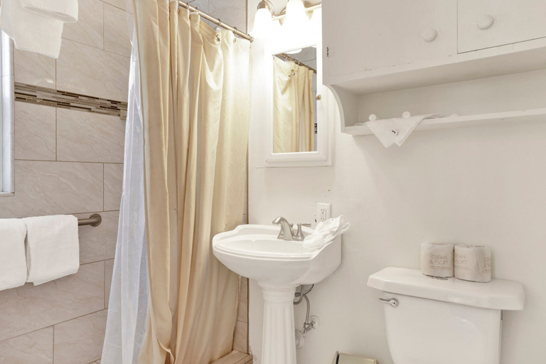Bathroom, Life OF Riley #1608, San Bernardino
