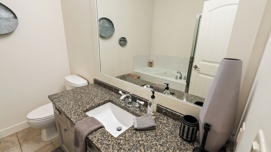Bathroom 3, Condo at Barona Beach Lakeside Resort, Central Okanagan