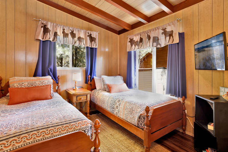 Bedroom, SKI View Chalet #2215, San Bernardino