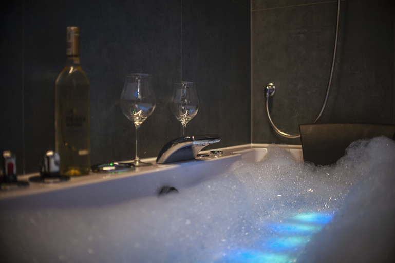 Bathroom 4, Glass House Hot Tub Apartments, Kraków City
