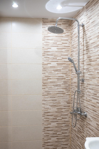Bathroom, Modern and Cozy 1BDR Apartment in the City Center, Stolichna