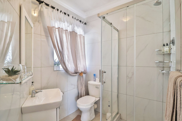 Bathroom, Cascade Villa Guesthouse, Gert Sibande