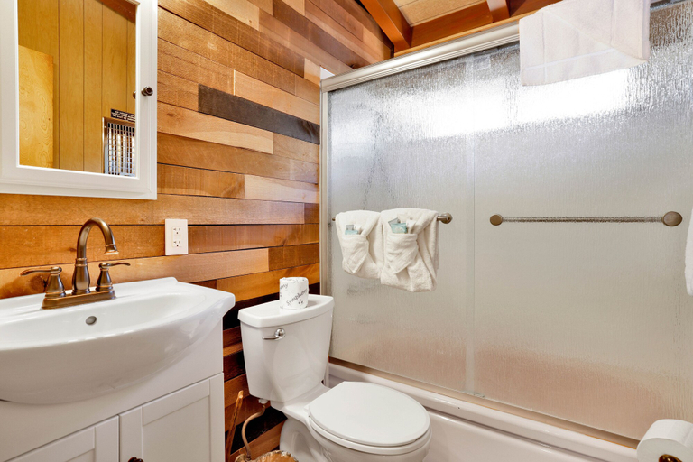 Bathroom, SKI View Chalet #2215, San Bernardino