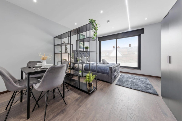 Others 5, Serviced Modern Luxury Flat Near Central London, London