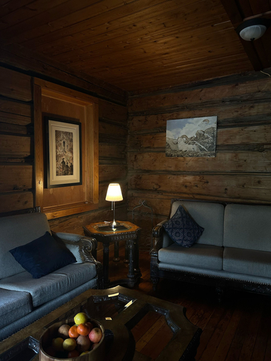 Others 5, Beaverfoot Lodge, Columbia-Shuswap