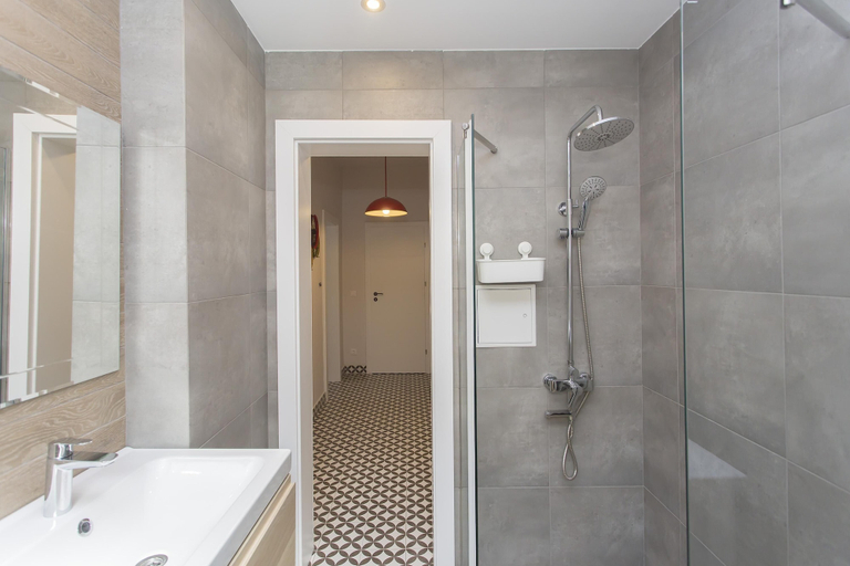 Others 1, Sunny and Modern 1bdr Apartment in the Center, Stolichna