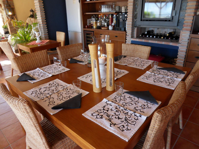 Food & Drinks 4, Bed & Breakfast | Guest House Casa Don Carlos, Málaga