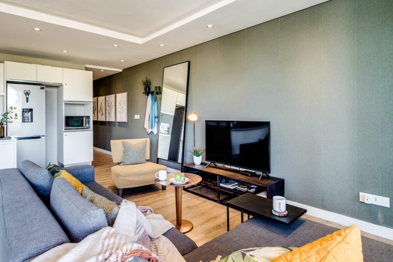 Others 5, Urban Chic Apartment Close to Waterfront Warwick, City of Cape Town