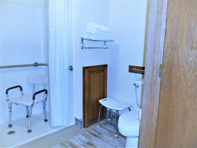 Bathroom 5, Der Ruhe Blatz Motel, LaGrange