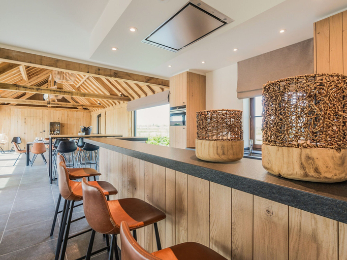 Food & Drinks 4, Chic Villa in Comines-warneton With Garden, Hainaut