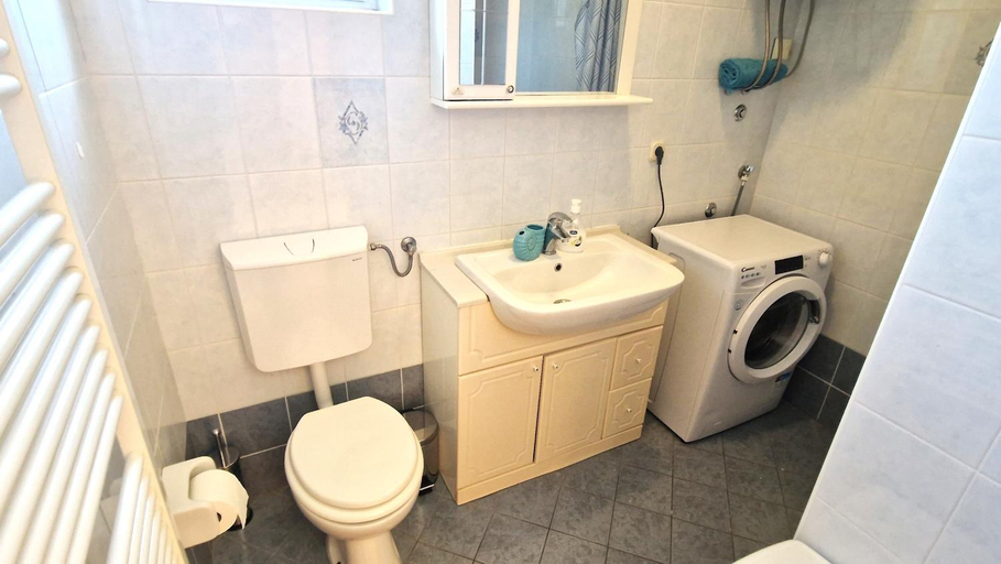 Bathroom 1, Apartments Ana & Ivan, Krk