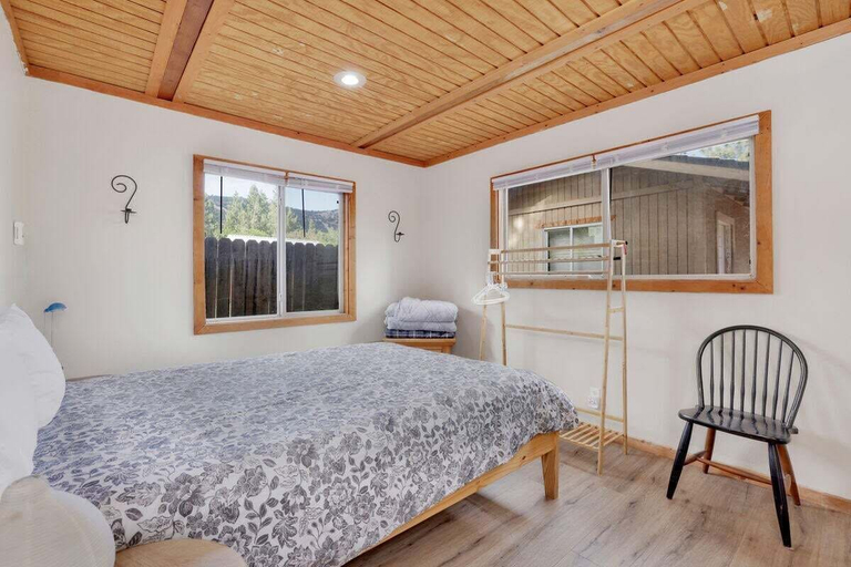 Bedroom 2, Greenway Pines Cabin #2327, San Bernardino