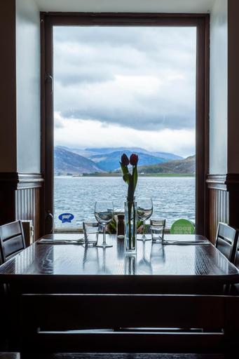 Food & Drinks, The Arch Inn, Highland