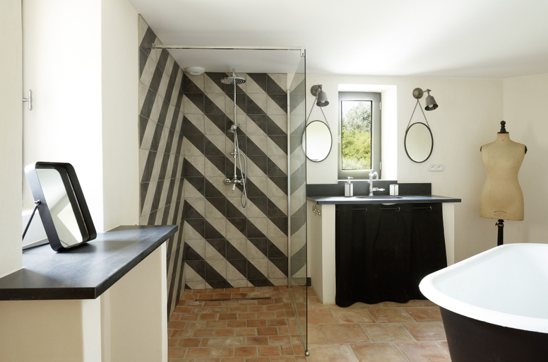 Bathroom 4, Le moulin de Pezenas, Hérault