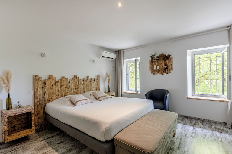 Bedroom 4, Château Pierre de Montignac, Gironde
