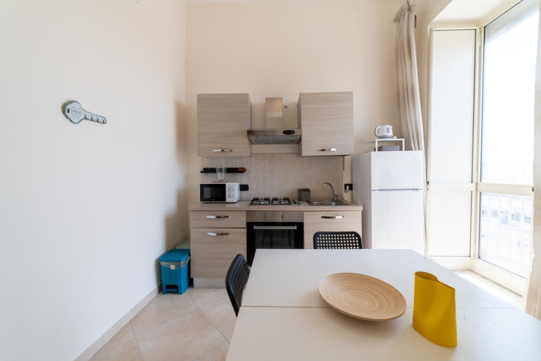 Room 4, Piazza Garibaldi 39 in Naples, Napoli