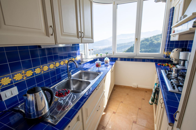 Private kitchen, Villa Grazielluccia in Sorrento, Napoli