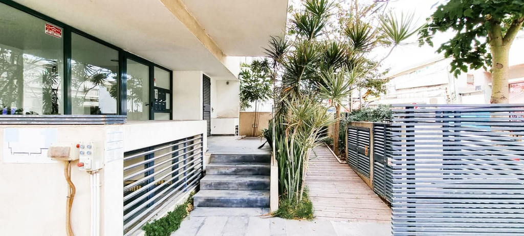 Others 2, Kalisher Ophrys in Tel Aviv-yafo