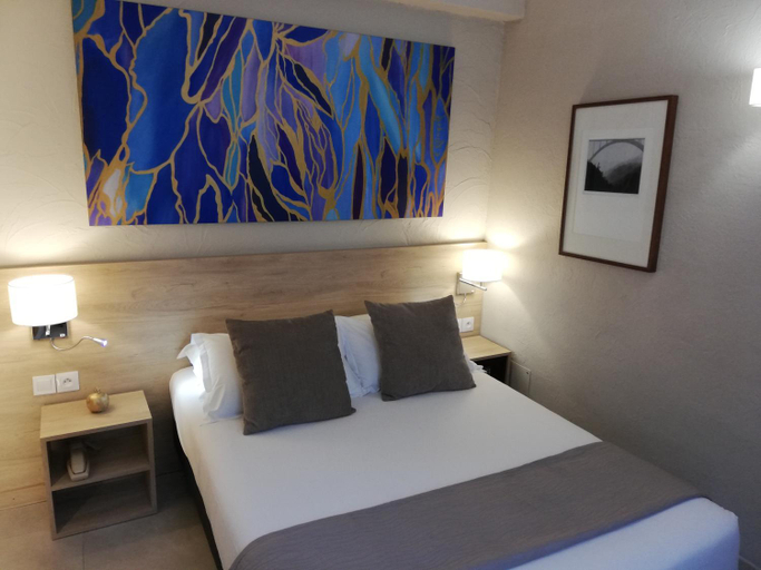 Bedroom 2, Hotel Miramar- Cap d'Antibes - La Garoupe plage, Alpes-Maritimes