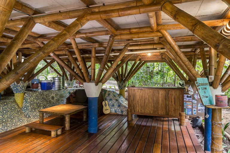 Public Area 3, Universo Pol Bamboo Hostel, Cairu