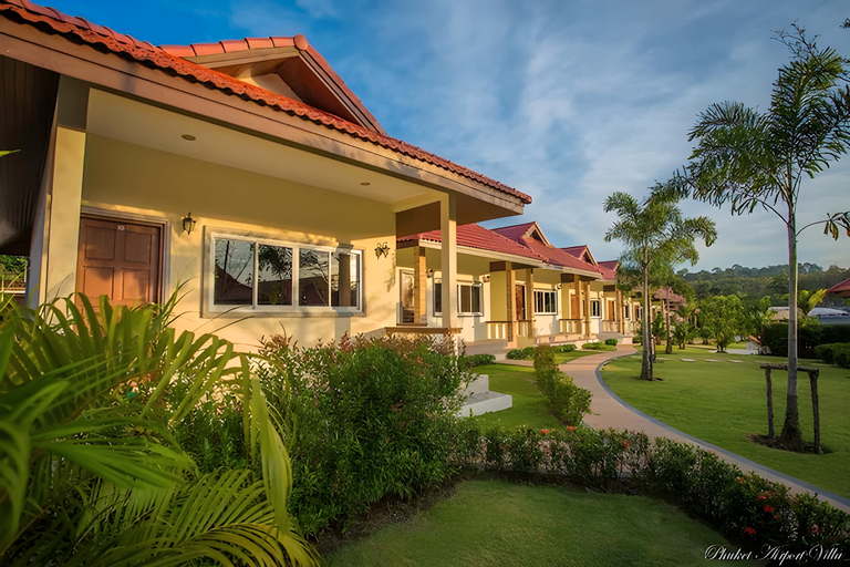 Exterior & Views 25