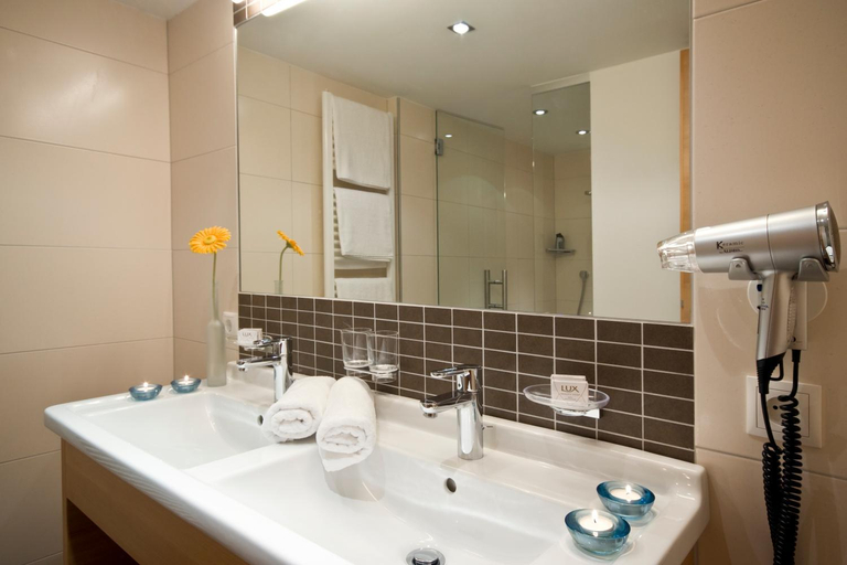 Bathroom 3, GenussHotel Sonnblick, Imst