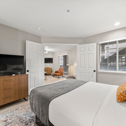 Room 5, Stylish Buckhead Condo Your Urban Getaway in ATL, Atlanta