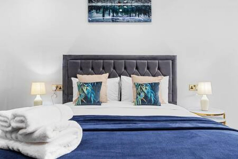 Room 5, Stylish King Size Bed Studio Near Central London, London