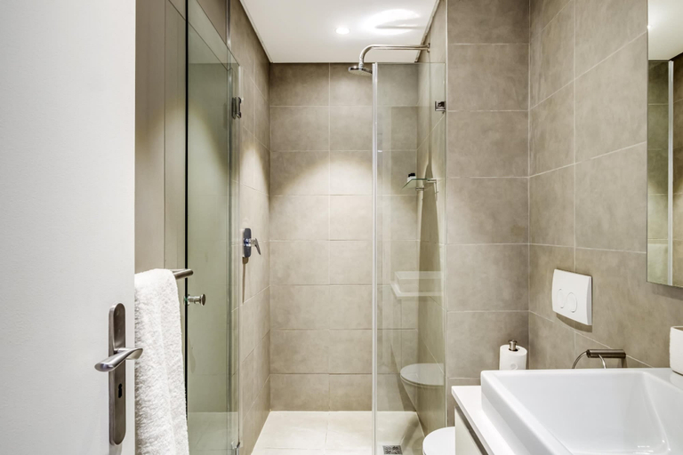 Bathroom 4, Urban Chic Apartment Close to Waterfront Warwick, City of Cape Town