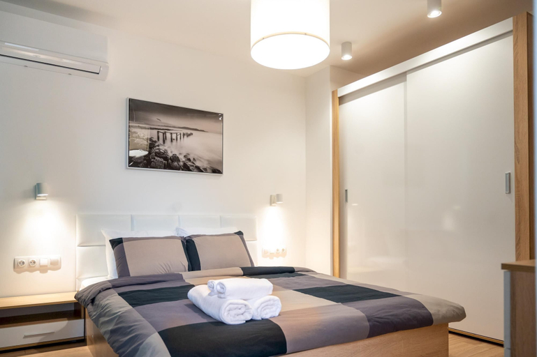 Bedroom 3, Modern and Cozy 1bdr Apartment in the City Center, Stolichna