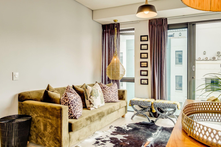 Others 5, Gorgeous Apartment in Bustling De Waterkant 304 on N, City of Cape Town