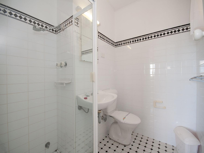 Bathroom, Beachside Shoal Bay Unit 2, Port Stephens