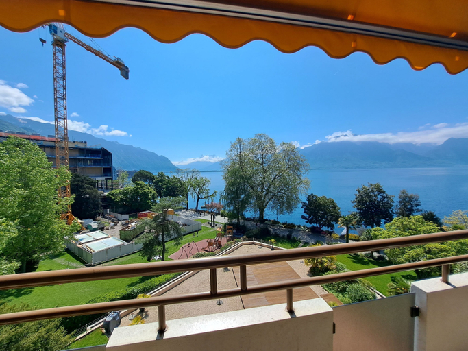 Exterior & Views 30