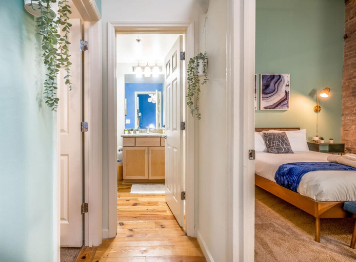 Room 2, 100 Year-old Historic Brick 2BR Loft Large Patio2, Durham