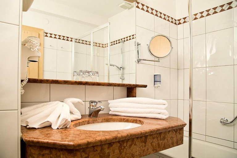 Bathroom 4, Hotel in the HEART, Zell am See
