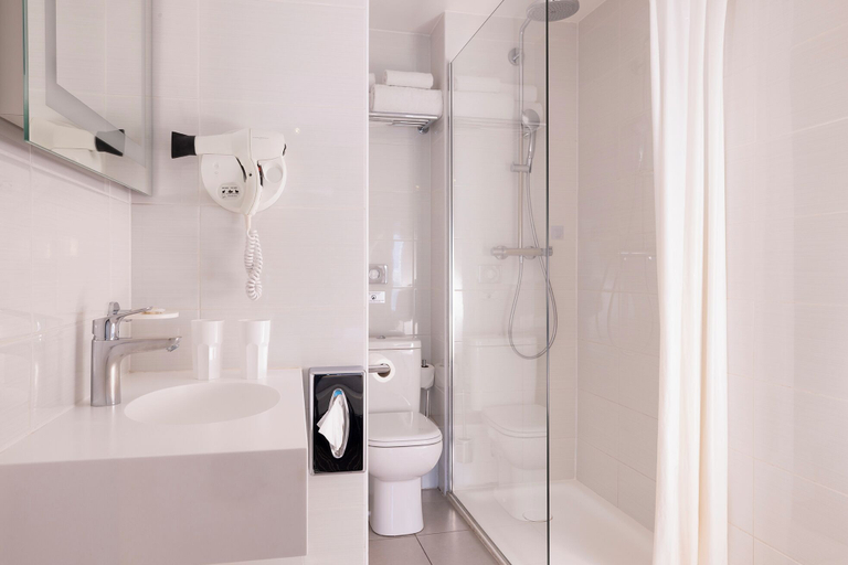 Bathroom 4, Hotel 64 Nice, Alpes-Maritimes