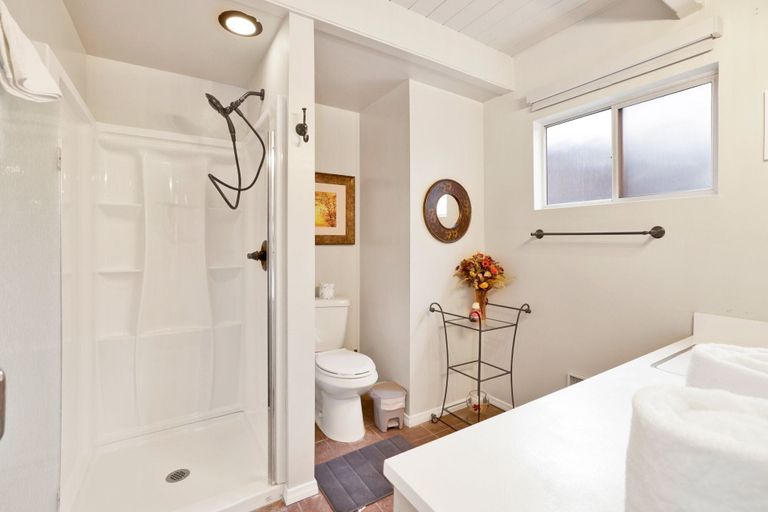Bathroom 4, Mountain Pines Cottage #2349, San Bernardino