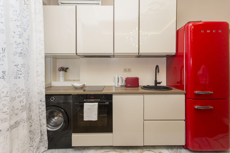Others 4, Elegant 2bdr Apartment With a Balcony, Stolichna