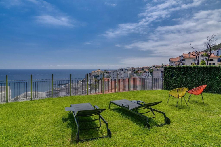 Room 3, Mango in Funchal With 2 Bedrooms and 2 Bathrooms, Funchal