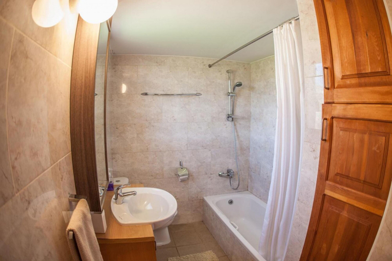 Bathroom 5, Lania Royal Oak House