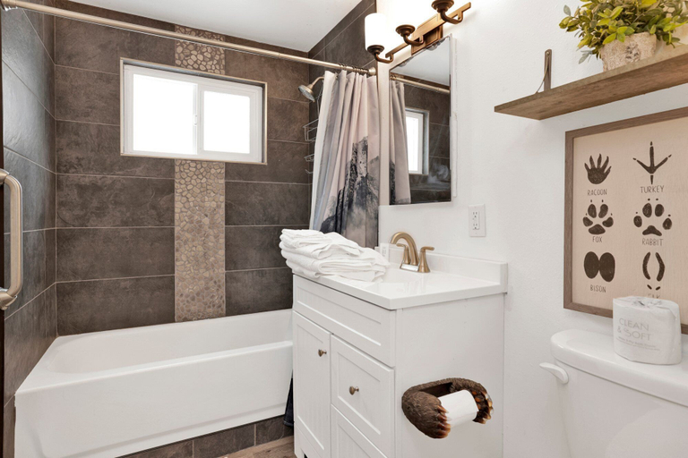 Bathroom 4, Ursa Minor #2135, San Bernardino
