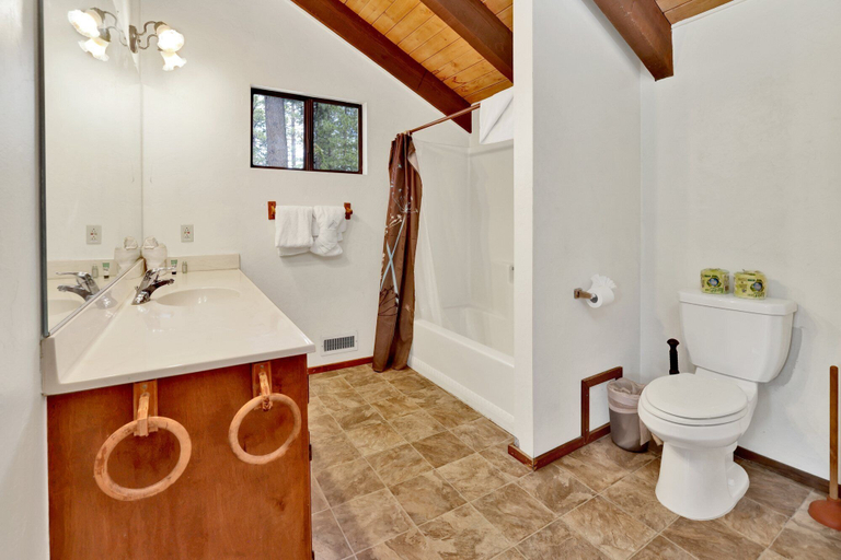 Bathroom, Lakeview Fishing House #121, San Bernardino