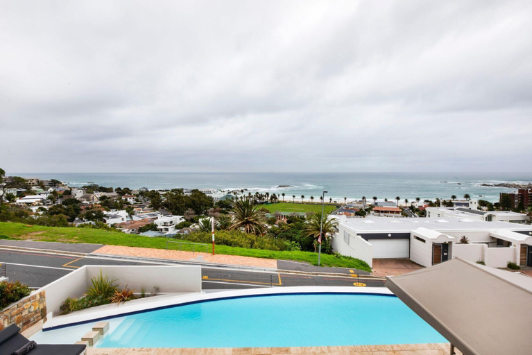 Room 3, Luxury Villa w Large Patio Private Pool Wescamp, City of Cape Town