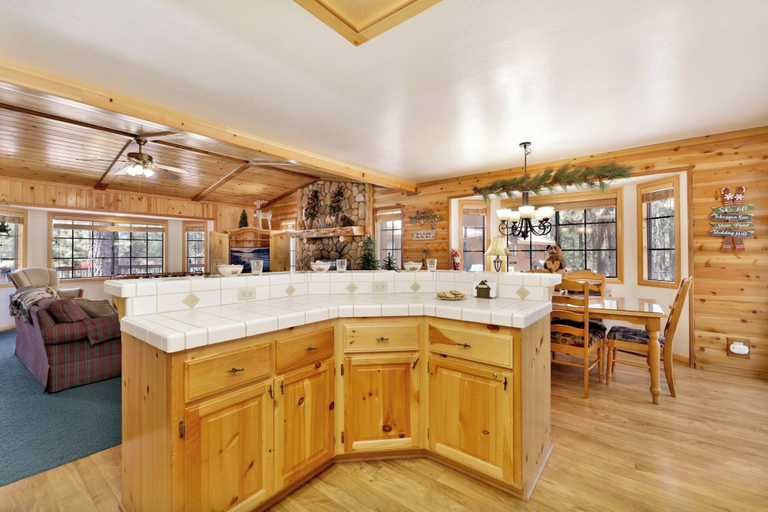 Food & Drinks, Retreat TO FOX Farm #1662, San Bernardino