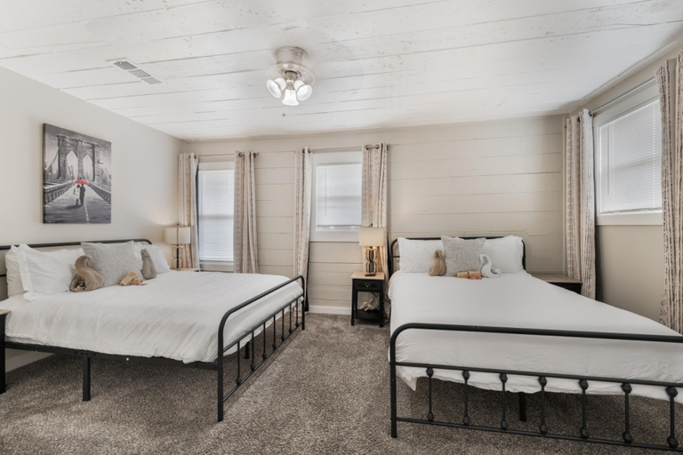 Bedroom 3, Stockyards- 4min Pet Friendly 3BR Luxe Gem, Fort Worth