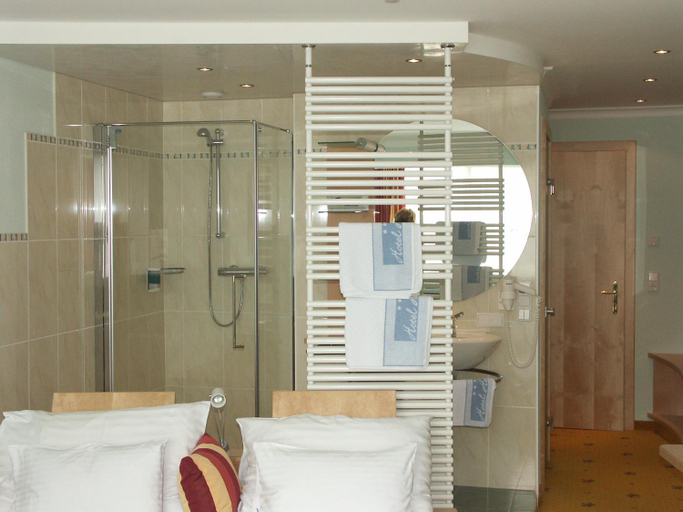 Bathroom 5, Hotel Alpina nature-wellness, Imst