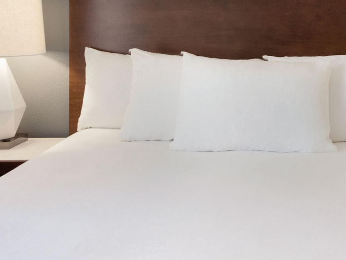 Bedroom 3, Radisson Hotel Hauppauge-Long Island, Suffolk